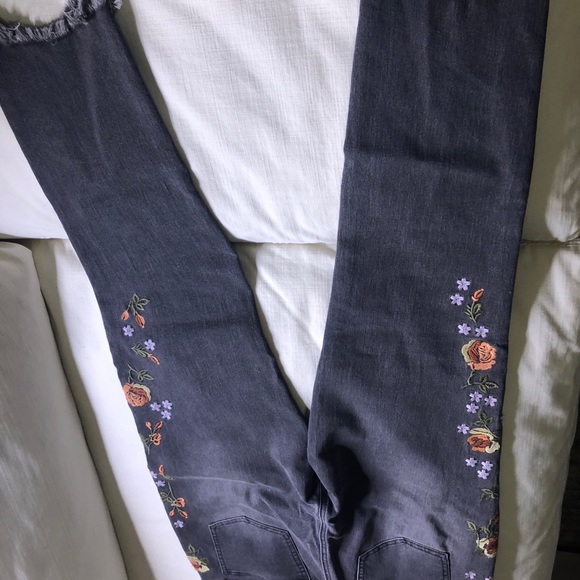 Embroidered floral jeans - Picture 7 of 7